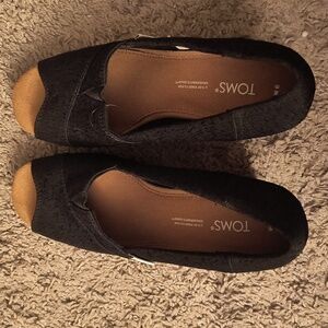 TOMS Womens Black Wedges Peep Toe Shoes Size 6